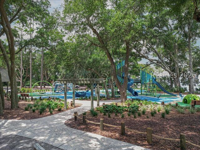 21 Coopers Hawk Rd, Hilton Head Island, SC 29926