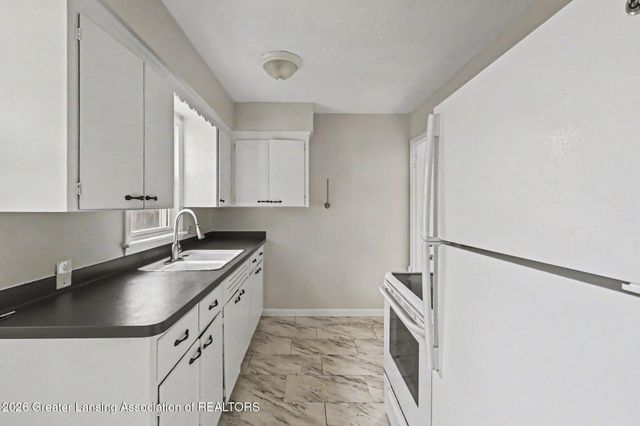 1915 Cooper Avenue, Lansing, MI 48910