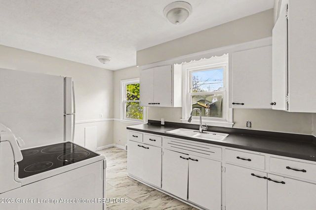 1915 Cooper Avenue, Lansing, MI 48910