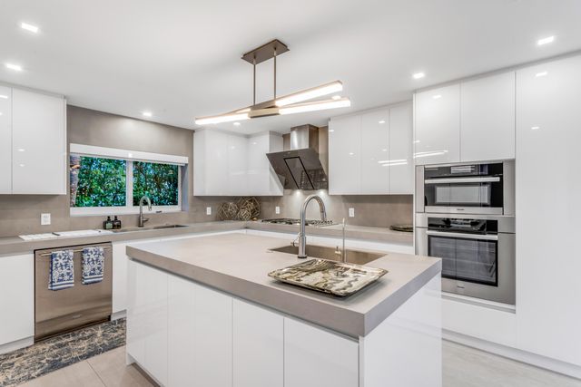 820 N Atlantic Drive, Lantana, FL 33462