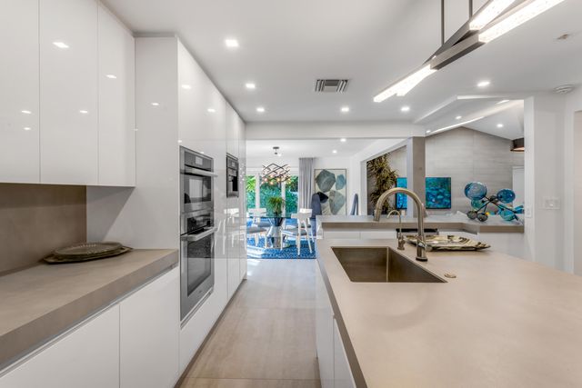 820 N Atlantic Drive, Lantana, FL 33462