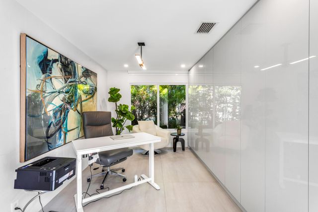 820 N Atlantic Drive, Lantana, FL 33462