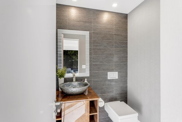 820 N Atlantic Drive, Lantana, FL 33462