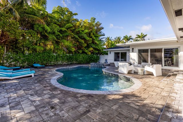 820 N Atlantic Drive, Lantana, FL 33462