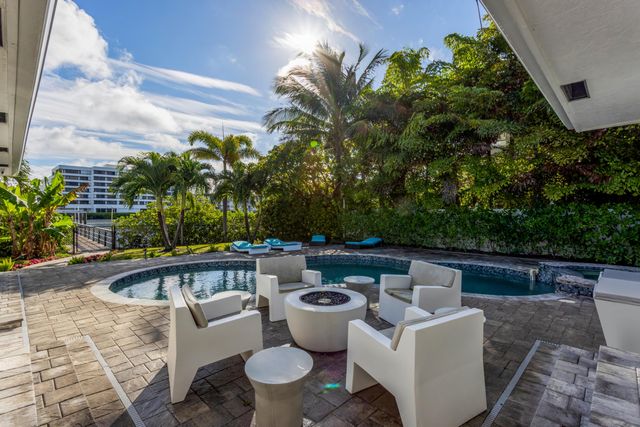 820 N Atlantic Drive, Lantana, FL 33462