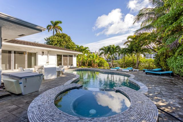 820 N Atlantic Drive, Lantana, FL 33462