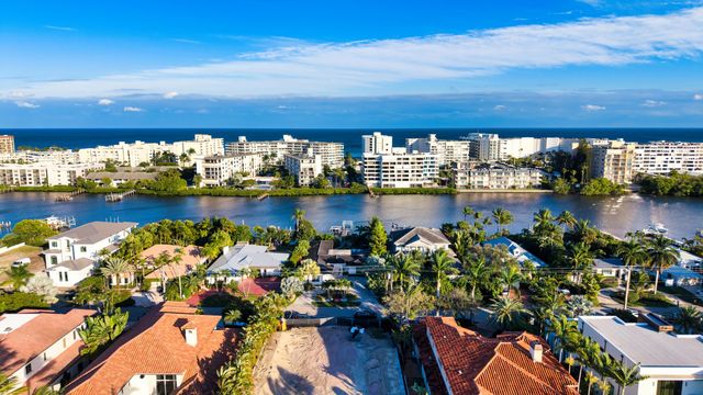 820 N Atlantic Drive, Lantana, FL 33462