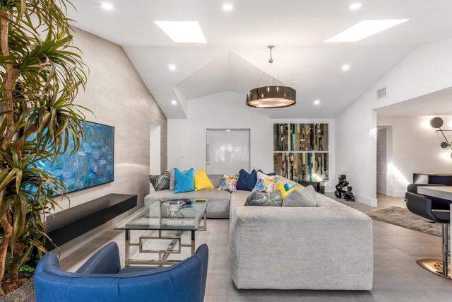 820 N Atlantic Drive, Lantana, FL 33462