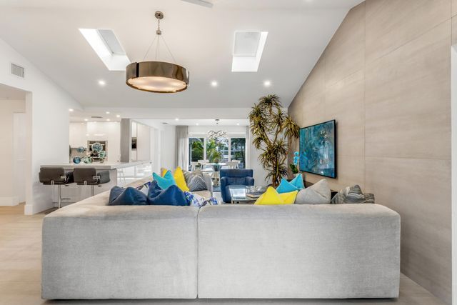 820 N Atlantic Drive, Lantana, FL 33462