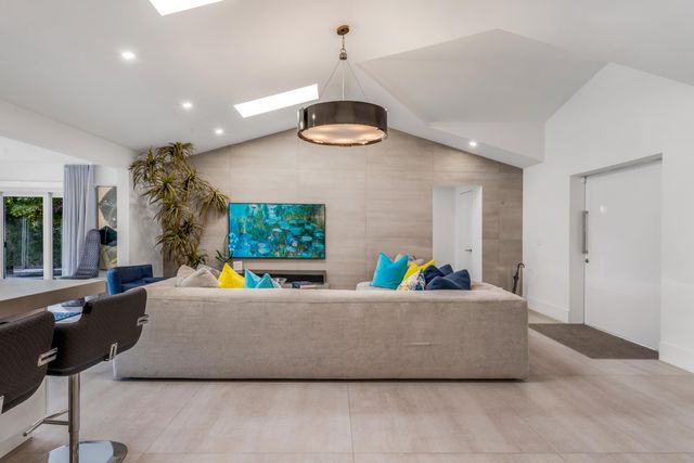 820 N Atlantic Drive, Lantana, FL 33462