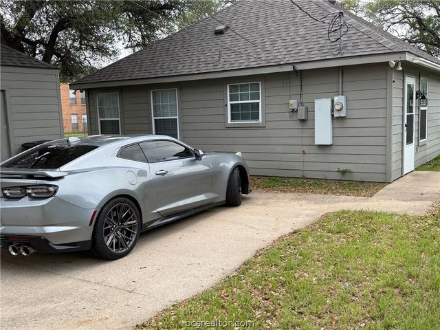 1410 Hoppess Street, Bryan, TX 77802