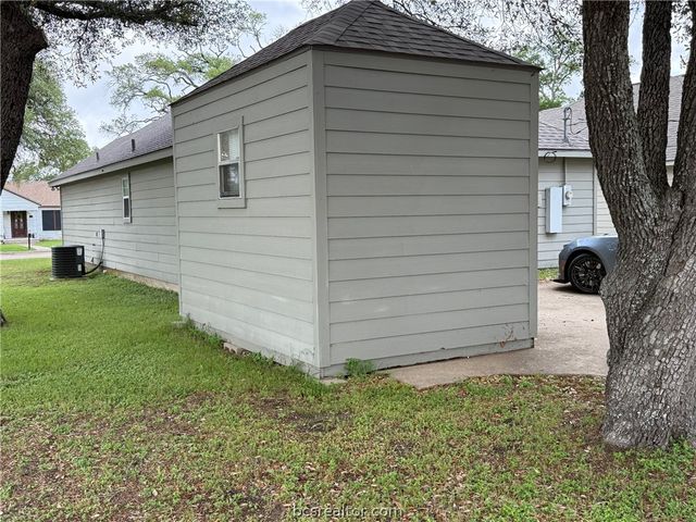 1410 Hoppess Street, Bryan, TX 77802