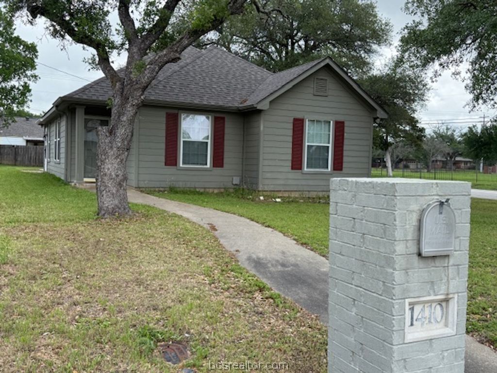 1410 Hoppess Street, Bryan, TX 77802