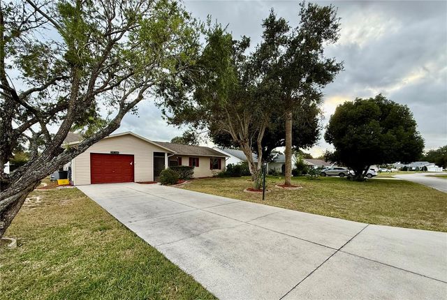 2105 GREENLAW COURT 2105, Leesburg, FL 34788