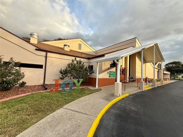 2105 GREENLAW COURT 2105, Leesburg, FL 34788