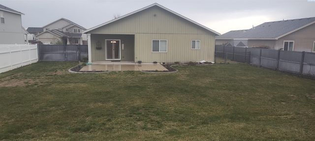 4405 Phoenix Ln, Pasco, WA 99301