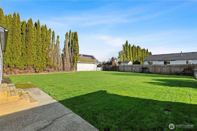 1802 Douglas Street, Mount Vernon, WA 98273