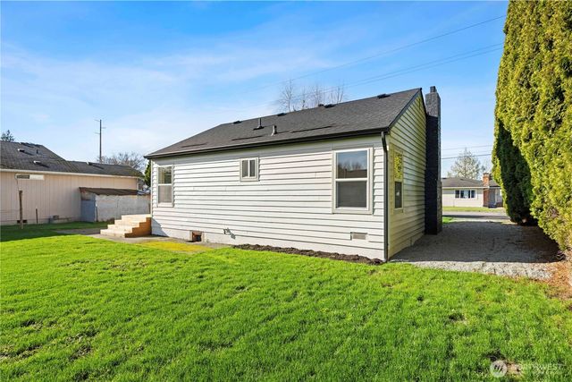 1802 Douglas Street, Mount Vernon, WA 98273