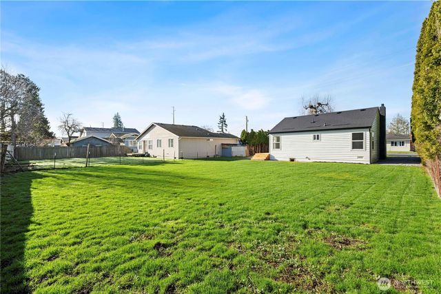 1802 Douglas Street, Mount Vernon, WA 98273