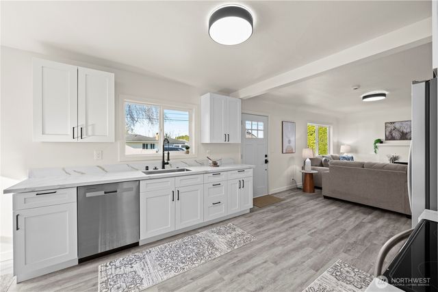 1802 Douglas Street, Mount Vernon, WA 98273