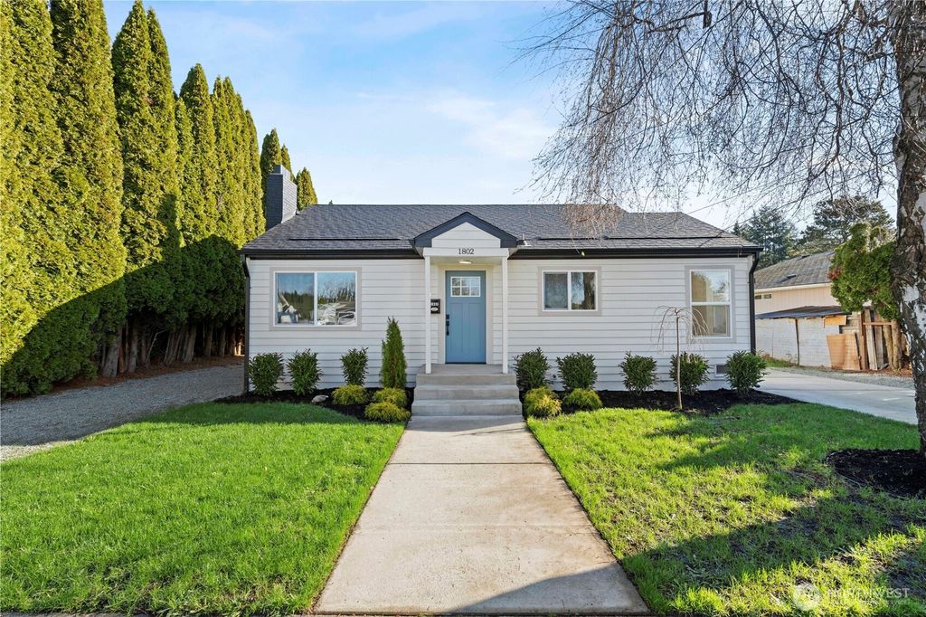 1802 Douglas Street, Mount Vernon, WA 98273