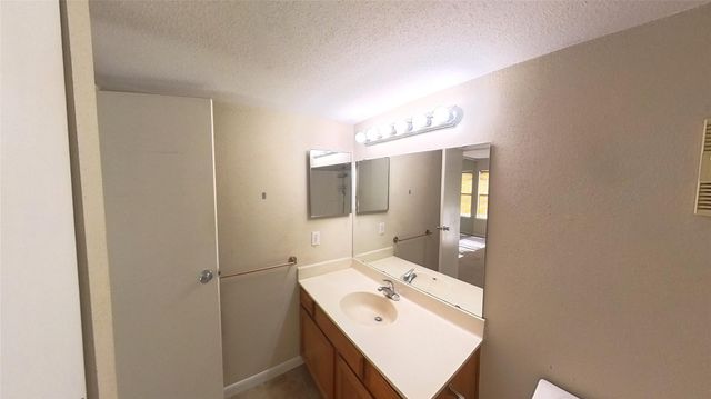 5917 Fairdale Lane 6, Houston, TX 77057