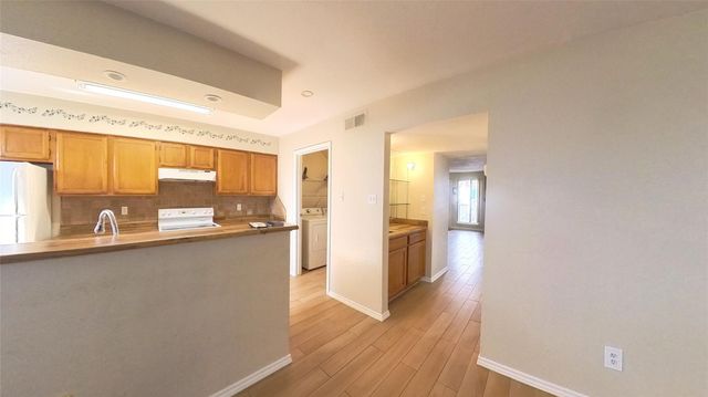 5917 Fairdale Lane 6, Houston, TX 77057