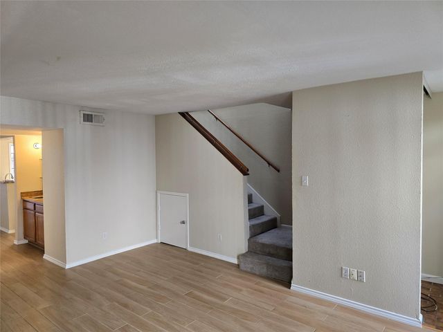 5917 Fairdale Lane 6, Houston, TX 77057