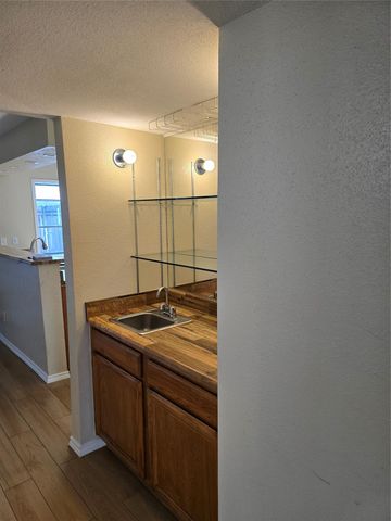 5917 Fairdale Lane 6, Houston, TX 77057