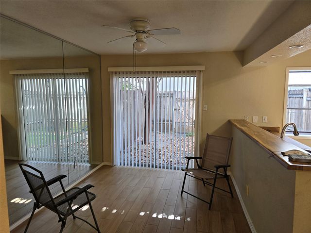 5917 Fairdale Lane 6, Houston, TX 77057