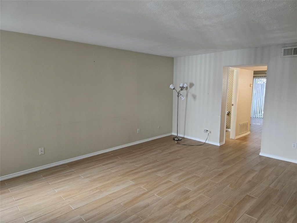 5917 Fairdale Lane 6, Houston, TX 77057