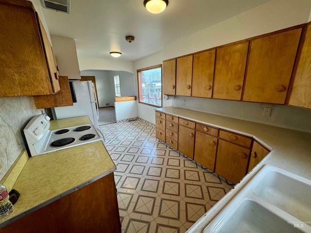 3989 N 2250 E, Filer, ID 83328