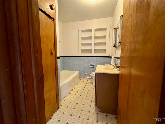 3989 N 2250 E, Filer, ID 83328