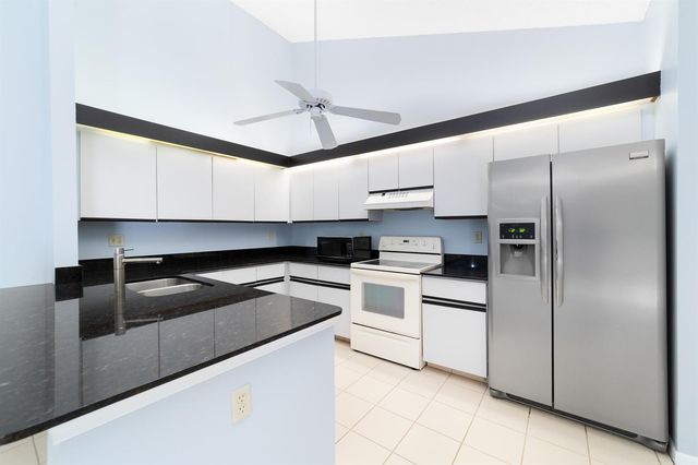 1139 Summit Trail Circle A, West Palm Beach, FL 33415