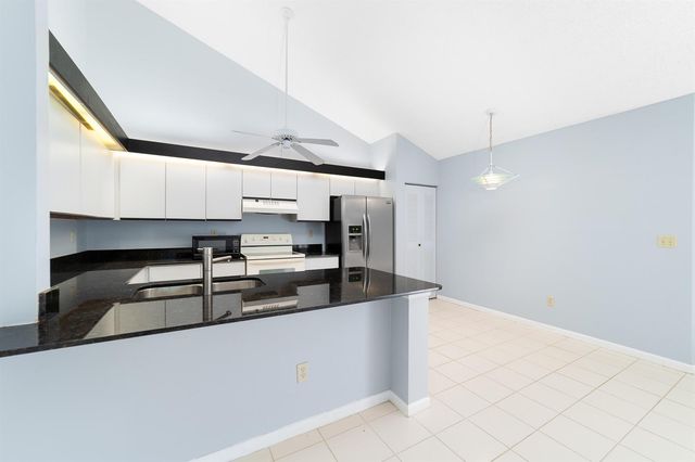 1139 Summit Trail Circle A, West Palm Beach, FL 33415