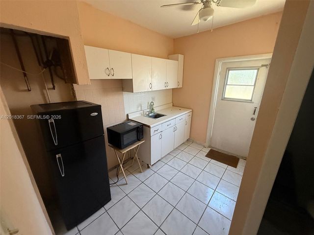 18054 SW 92nd Ct, Palmetto Bay, FL 33157