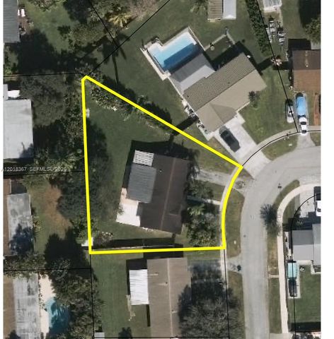 18054 SW 92nd Ct, Palmetto Bay, FL 33157
