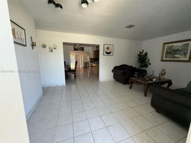 18054 SW 92nd Ct, Palmetto Bay, FL 33157