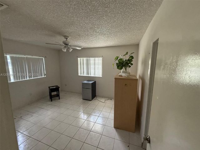 18054 SW 92nd Ct, Palmetto Bay, FL 33157