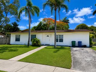 18054 SW 92nd Ct, Palmetto Bay, FL 33157