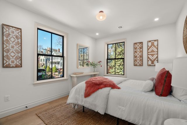 18 Clinton Street Front, Cambridge, MA 02139