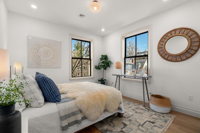 18 Clinton Street Front, Cambridge, MA 02139