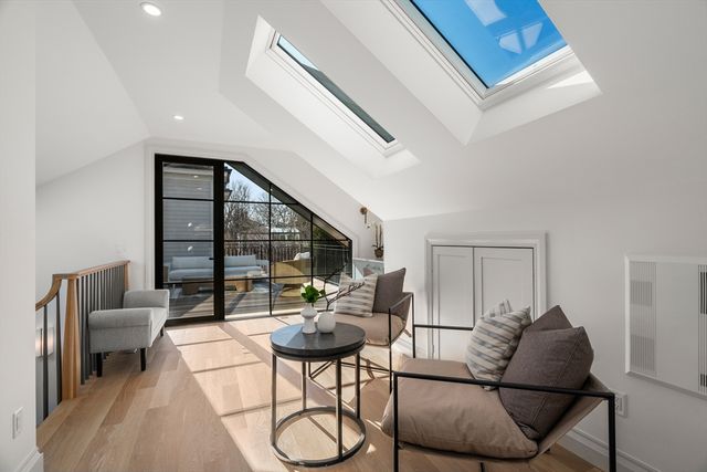 18 Clinton Street Front, Cambridge, MA 02139