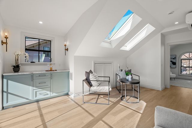 18 Clinton Street Front, Cambridge, MA 02139