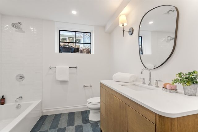 18 Clinton Street Front, Cambridge, MA 02139