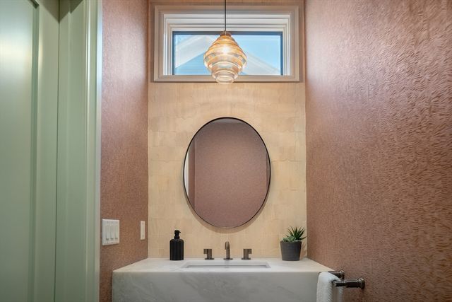 18 Clinton Street Front, Cambridge, MA 02139