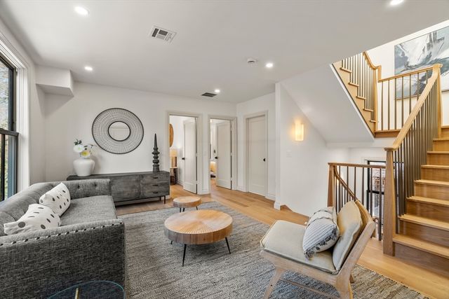 18 Clinton Street Front, Cambridge, MA 02139