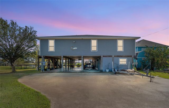 2071 County Road 291, Bay City, TX 77414