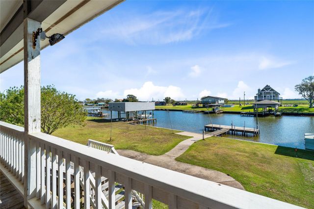 2071 County Road 291, Bay City, TX 77414