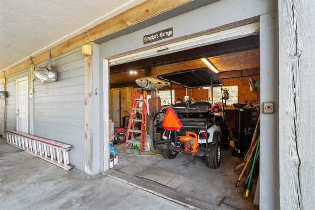 2071 County Road 291, Bay City, TX 77414